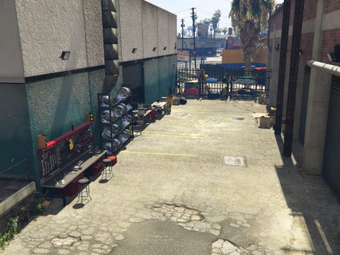 Benn'ys exterior custom and portal 1