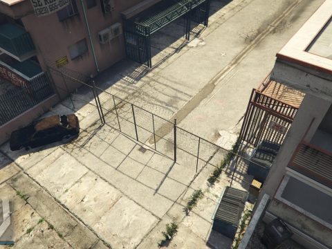 The Families ghetto with open garages [FiveM] 1.0