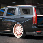 Cadillac Escalade 32