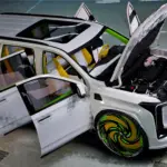Cadillac Escalade Concept on floaters Donk 20255
