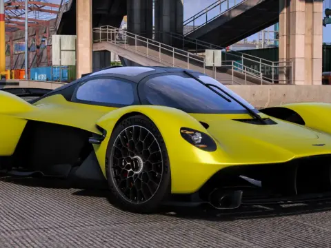 Aston Martin Valkyrie Spider 2022