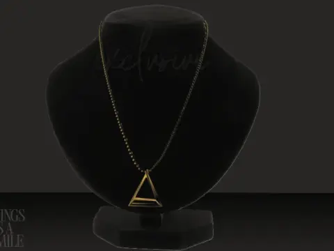 Triangle Necklace for Male / Female V1.0