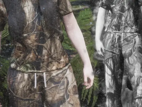 Tree Clothes For (MP Female)
