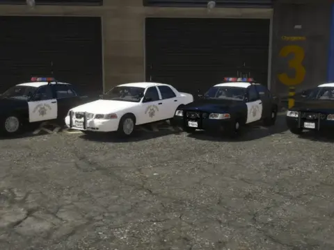 2003 Ford Crown Victoria P71 - California Highway Patrol